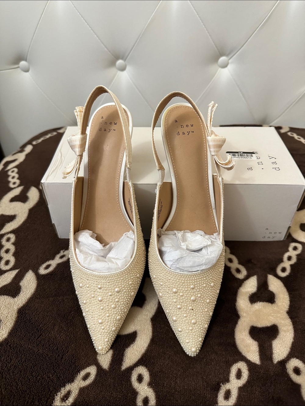 🌺🌺Pearl-Embellished Cream Slingback Pumps